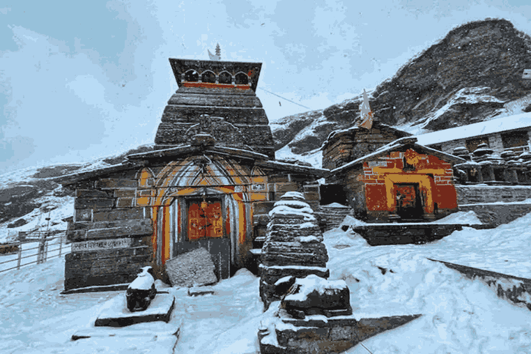 Snowfall at Tungnath Temple during winter season