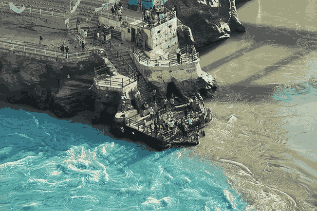 Devprayag Sangam where Alaknanda and Bhagirathi rivers meet