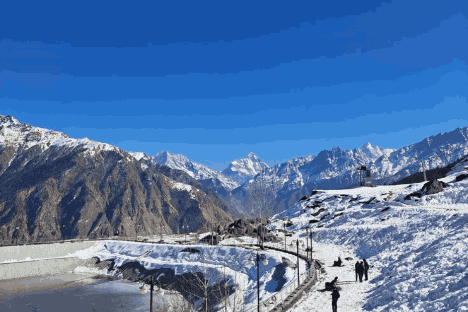 Auli snow-covered slopes in Uttarakhand with Himalayan mountain views