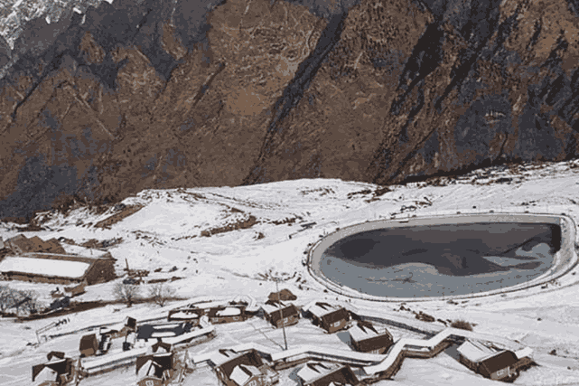 Auli snow-covered mountains in Uttarakhand