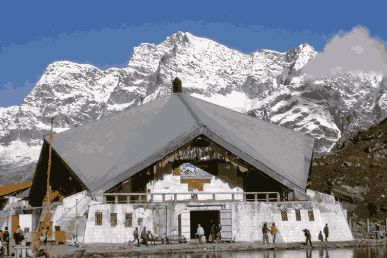 Scenic view of Hemkund Sahib
