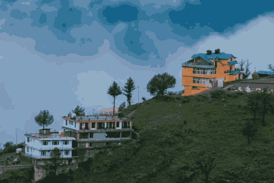 Beautiful view of Shimla hill station with mountains